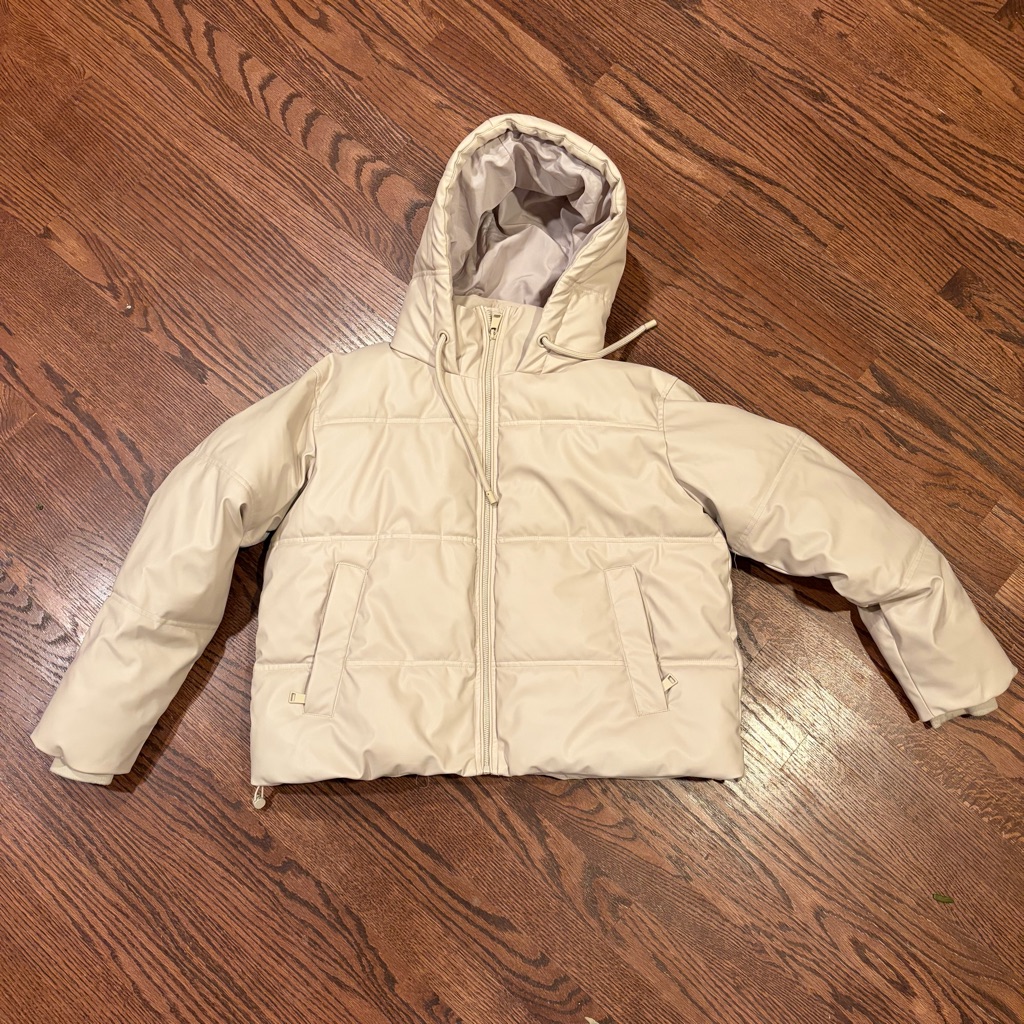 Zara Women’s Cream Puffer Jacket Size Small